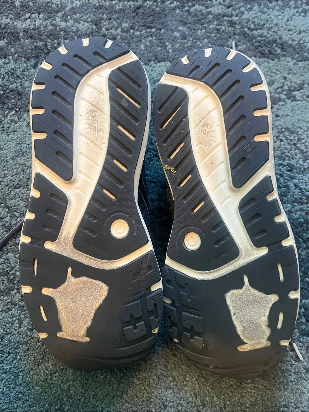 Brooks Beast Navy and White Men's Running Shoes Size 12
